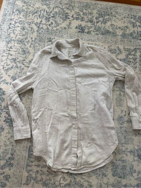 Aritzia Lightweight White Button-Up Shirt